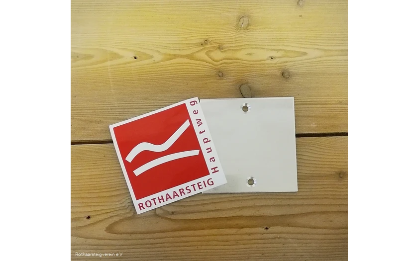 Rothaarsteig Wegezeichen mit Aluschild
