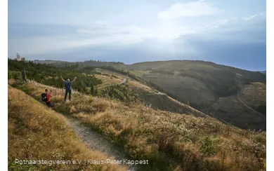 Wanderer im Höhenrausch am Rothaarsteig