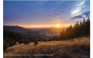 Sonnenuntergang auf den Ginsterköpfen bei Olsberg