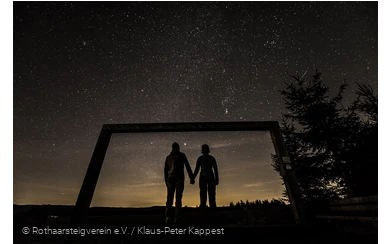 Lanschaftsrahmen am Rothaarsteig mit Sternenhimmel