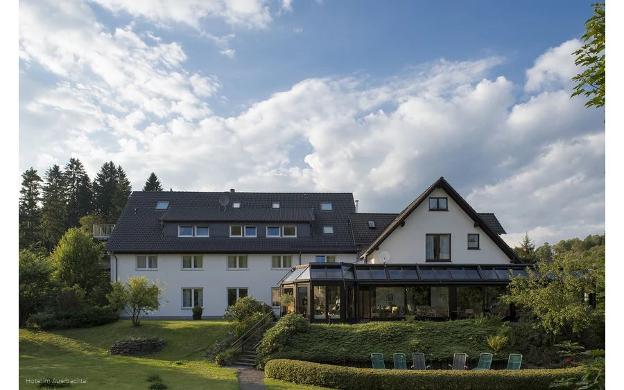 Außenansicht Hotel im Auerbachtal