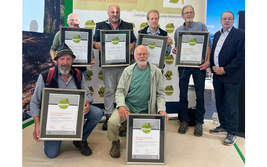 Urkundenverleihung Qualitätswege Wanderbares Deutschland auf dem Caravan Salon 2025