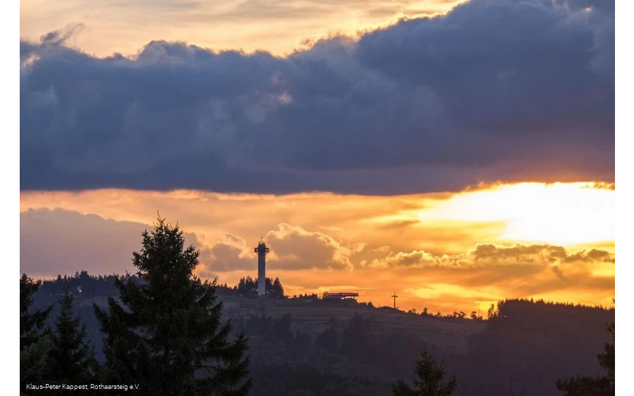 Blick auf den Ettelsberg bei Sonnenuntergang