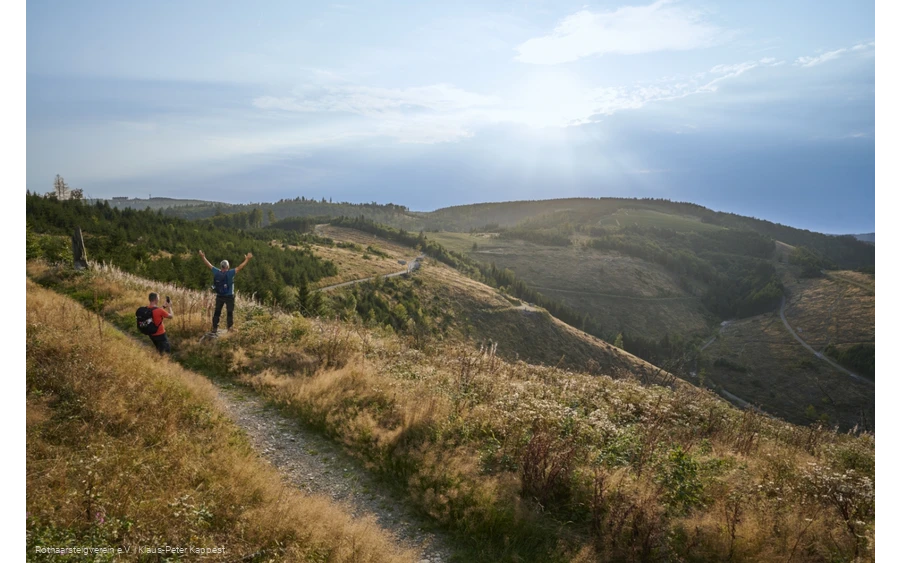 Wanderer im Höhenrausch am Rothaarsteig