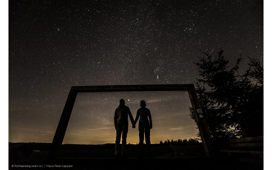 Lanschaftsrahmen am Rothaarsteig mit Sternenhimmel
