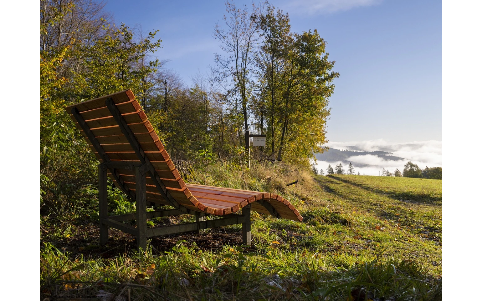 Rothaarsteig Waldsofa Rothaarsteig-Waldsofa auf einer Lichtung