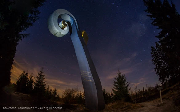 Skulptur "Der Krummstab" am WaldSkulpturenWeg