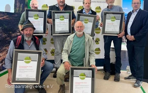 Urkundenverleihung Qualitätswege Wanderbares Deutschland auf dem Caravan Salon 2025