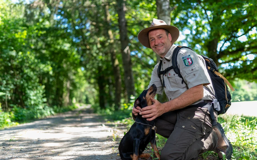 Ranger mit Huendin
