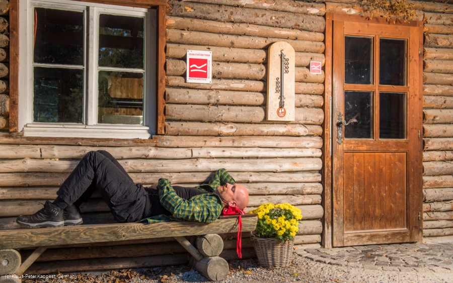 Rast an der Hiebammen-Hütte