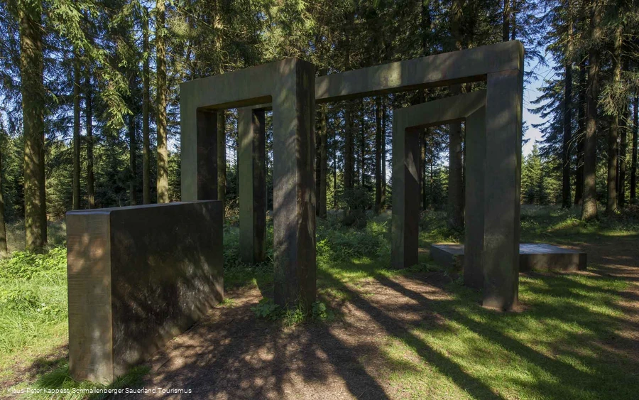 Skulptur "Kein leichtes Spiel" von Angar Nierhoff
