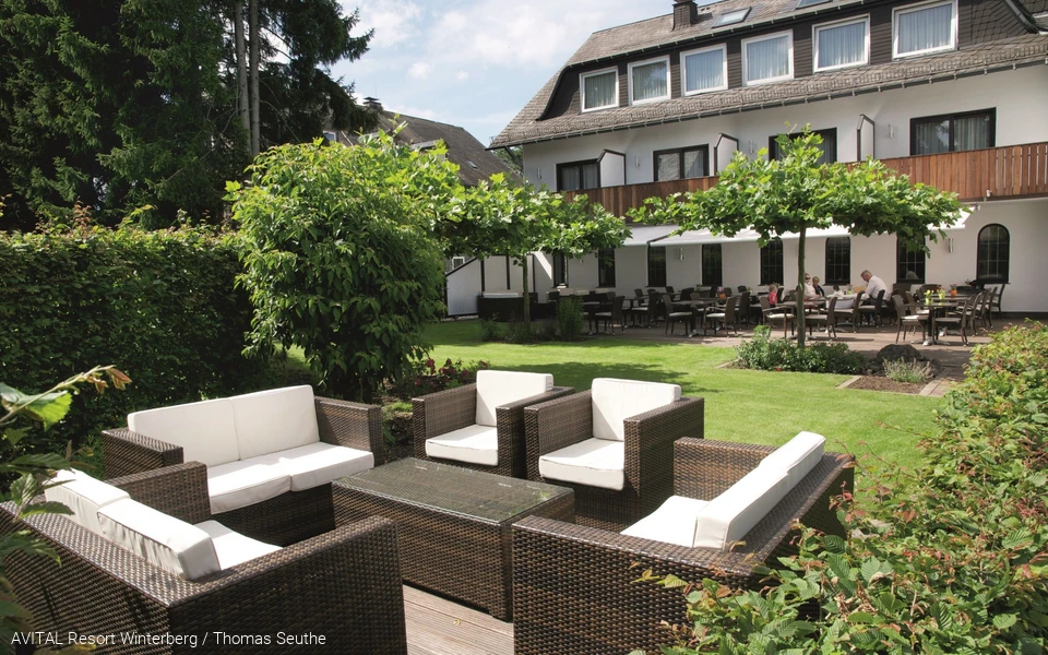 Gartenansicht des AVITAL Resorts Winterberg
