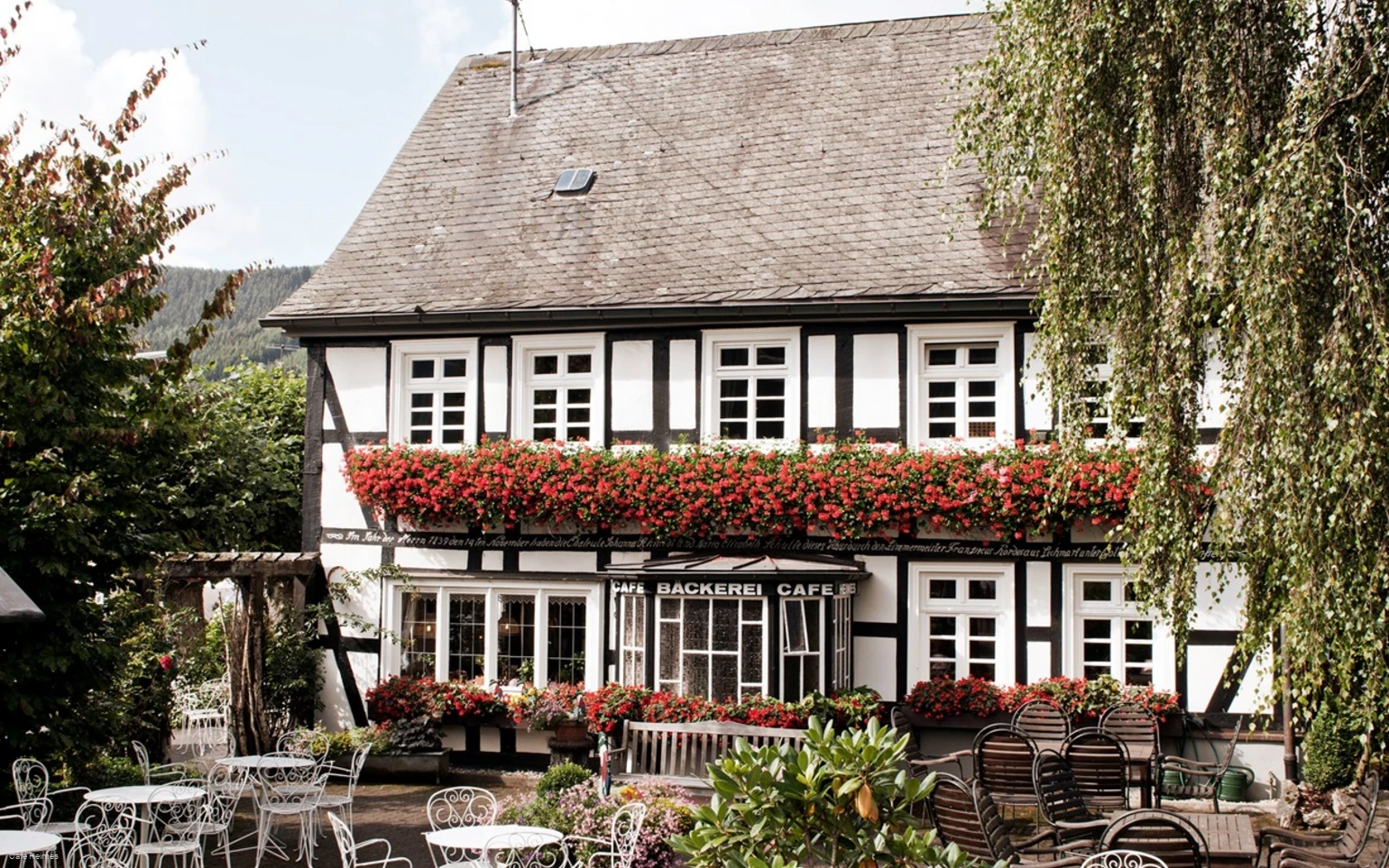 Außenansicht Cafe Heimes Saalhausen Rothaarsteig Qualitätsbetrieb