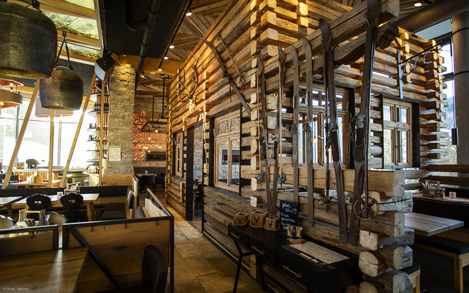 Gastraum in der K1 Hütte in Willingen