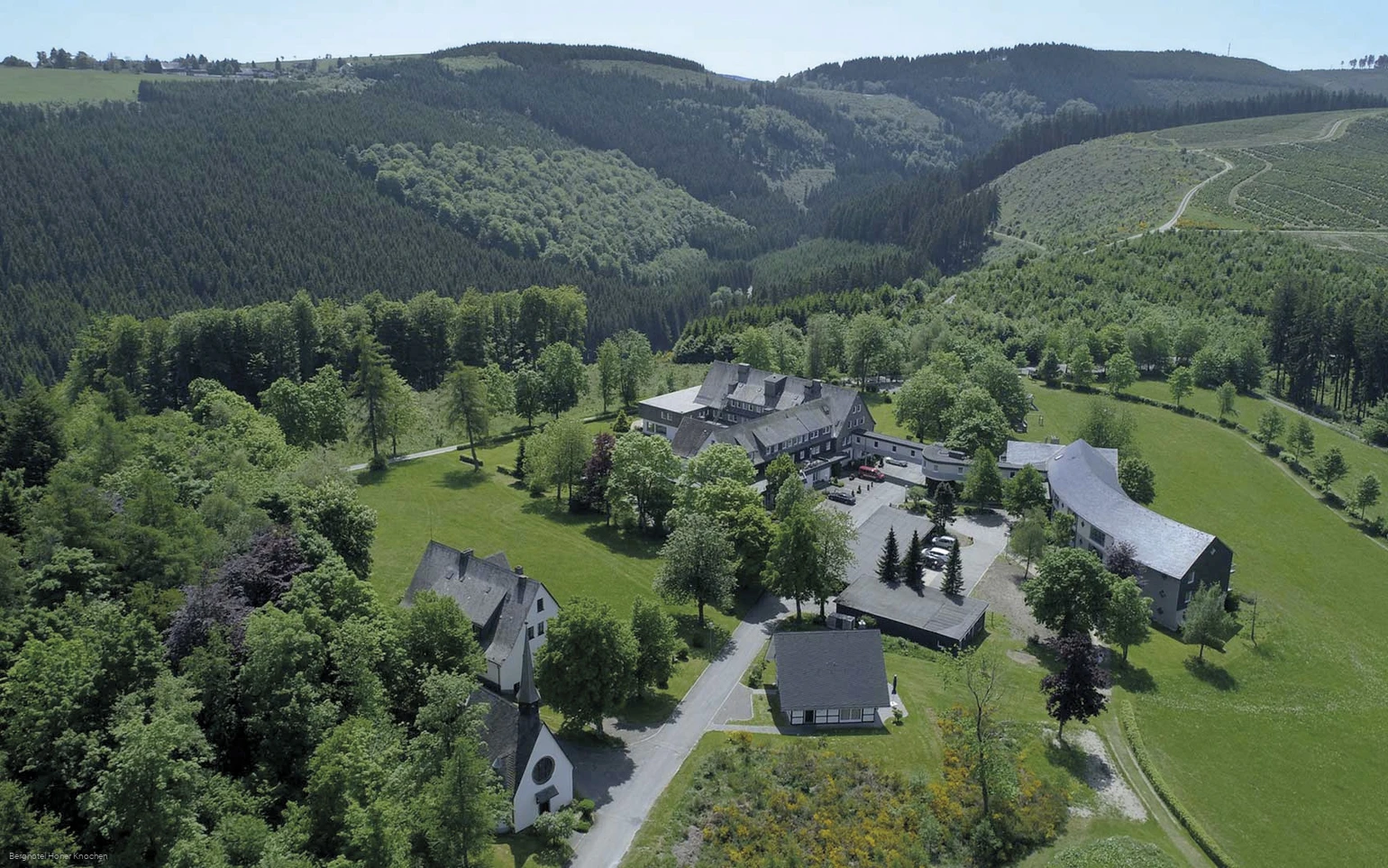 Luftaufnahme Berghotel Hoher Knochen Schmallenberg Ruheberg