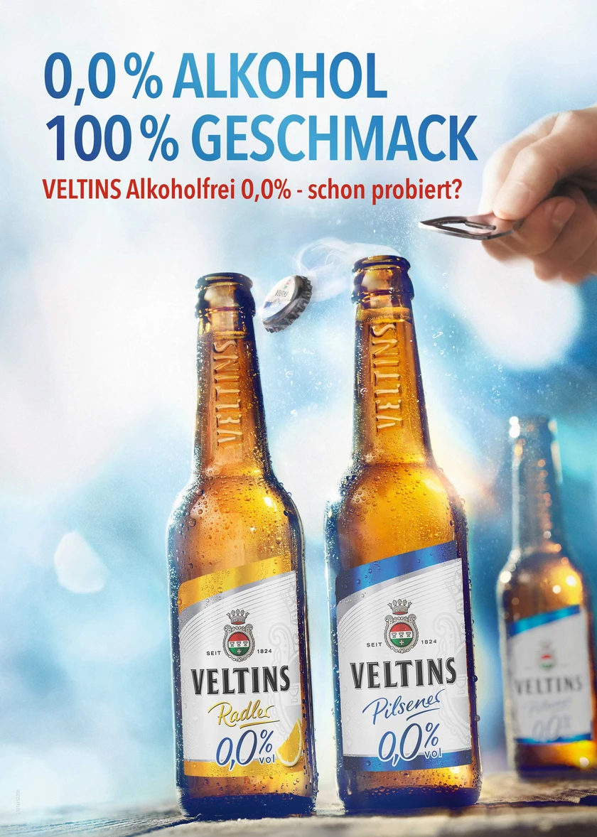 Eine Flasche Veltins Radler 0,0 % vol und eine Flasche Veltins Pilsener 0,0 % vol