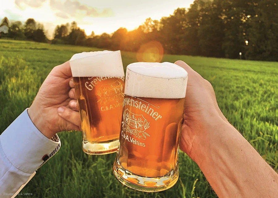 Gedeckter Tisch mit Grevensteiner