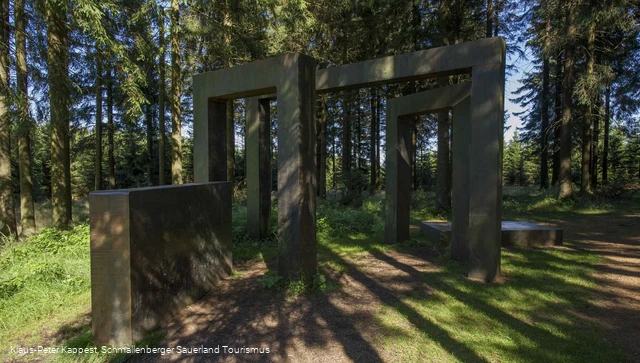 Skulptur "Kein leichtes Spiel" von Angar Nierhoff