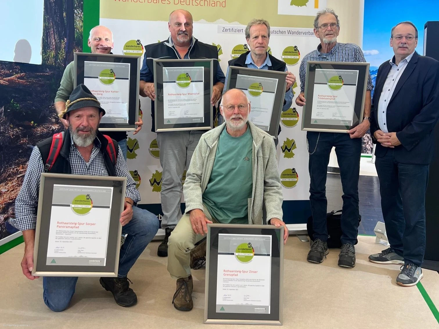 Urkundenverleihung Qualitätswege Wanderbares Deutschland auf dem Caravan Salon 2025