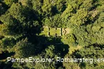 Drohnenaufnahme von Borbergs Kirchhof bei Brilon am Rothaarsteig