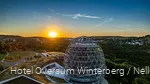 Außenansicht Hotel Oversum Winterberg im Sonnenuntergang