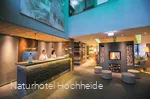 Naturhotel Hochheide Willingen Eingangsbereich Rezeption Lobby Rothaarsteig Qualitätsbetrieb
