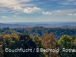 Aussicht von der Ginsburg über die herbstliche Landschaft am Rothaarsteig
