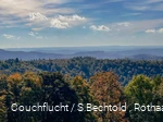 Aussicht von der Ginsburg über die herbstliche Landschaft am Rothaarsteig