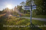 Wanderndes Pärchen auf dem Kahler Asten