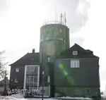 Seitenansicht von Hotel & Restaurant Astenturm auf dem Kahler Asten Winterberg